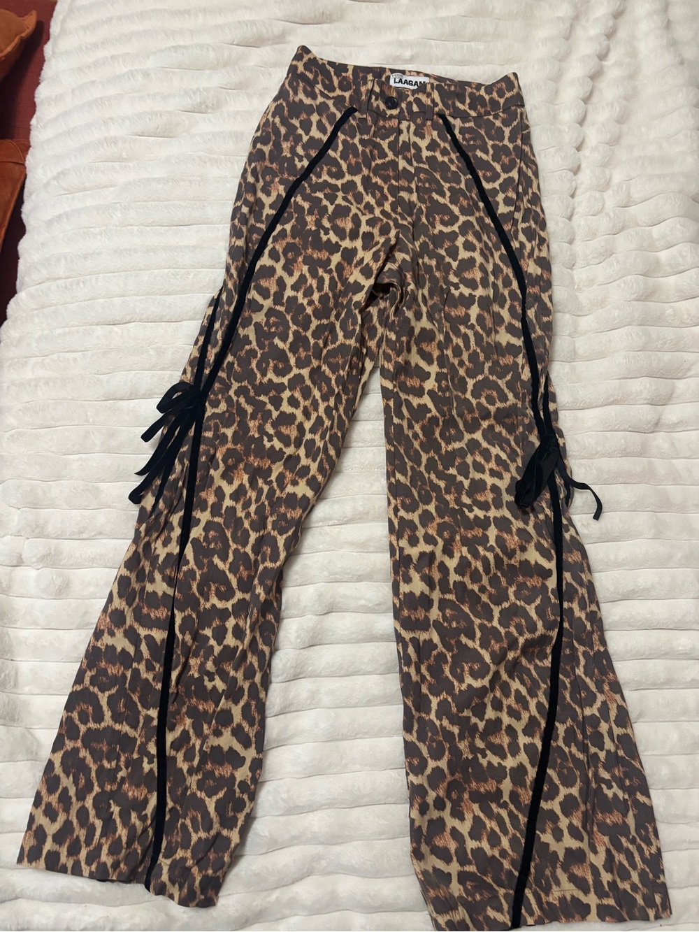 Laagam leopard bow pant size small